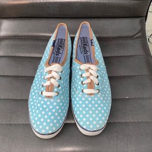 Blue and white polka dot keds sneakers